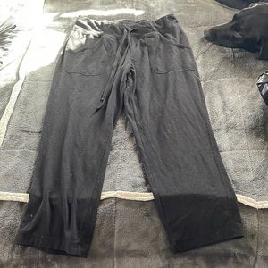 Black Athletic capri stretch pants